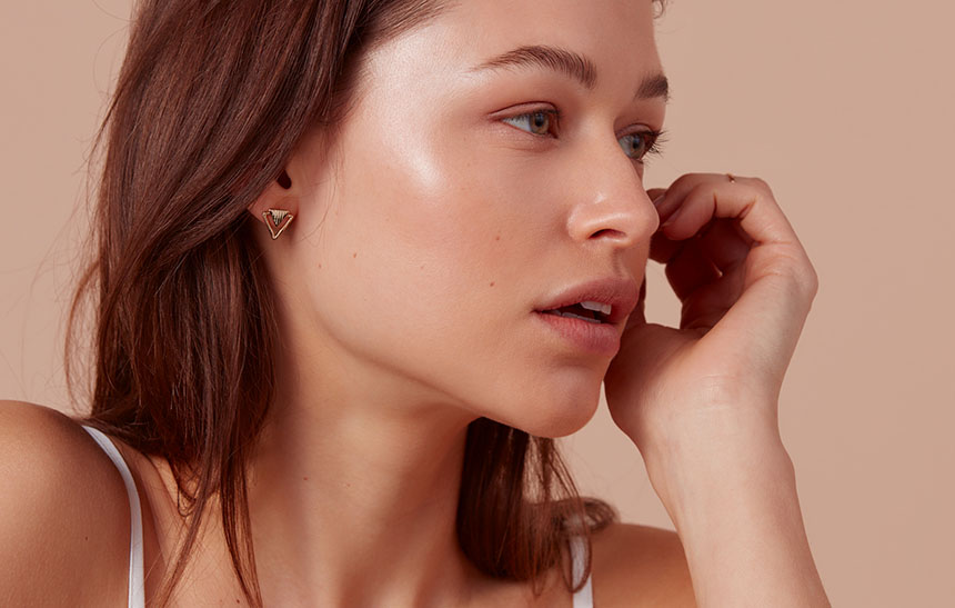 L’huile essentielle d’arbre à thé permet-elle d'aider les peaux à tendance acnéique ? L’huile essentielle d’arbre à thé permet-elle d'aider les peaux à tendance acnéique ?